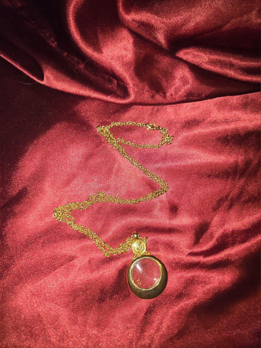 Gold Liz Claiborn Magnifying Glass  Pendant Necklace